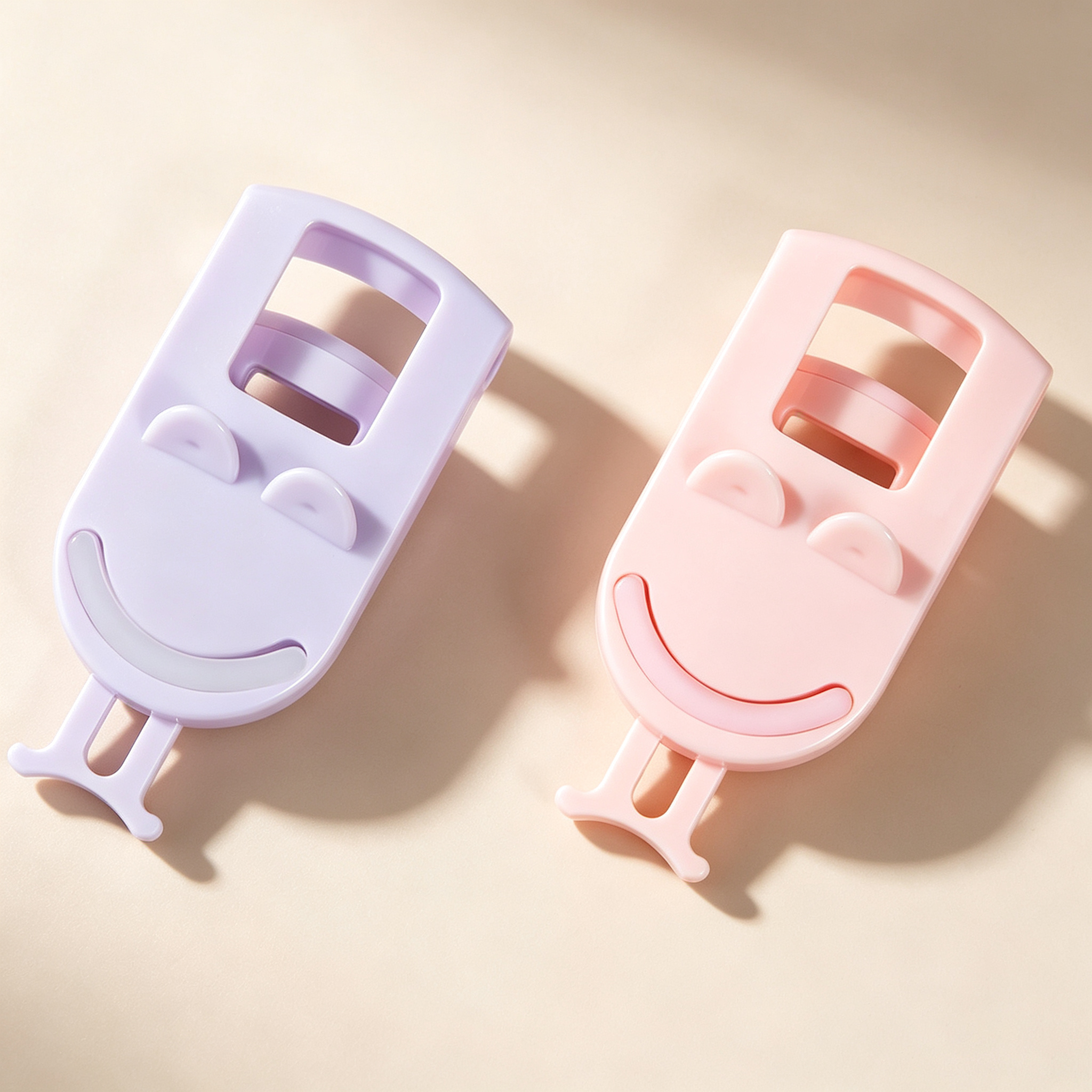 Smiley Face Portable Eyelash Curler – ABS Plastic + Silicone Pad, Mini Press-Type Curler for Beginners/Travel/Local Styling, Multiple Colors Available